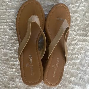 Spirit Moda tan wedge sandals